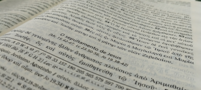nt em grego, com letras no original e título em português